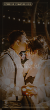 Vista previa de un sitio de boda en la dirección Etiqueta de noche: foto nocturna de la pareja entre luces cálidas, con su nombre en tipografía elegante.
